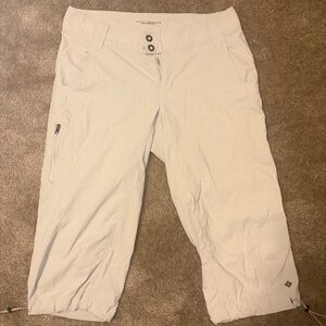 Columbia Khaki Capri Pants with Pockets